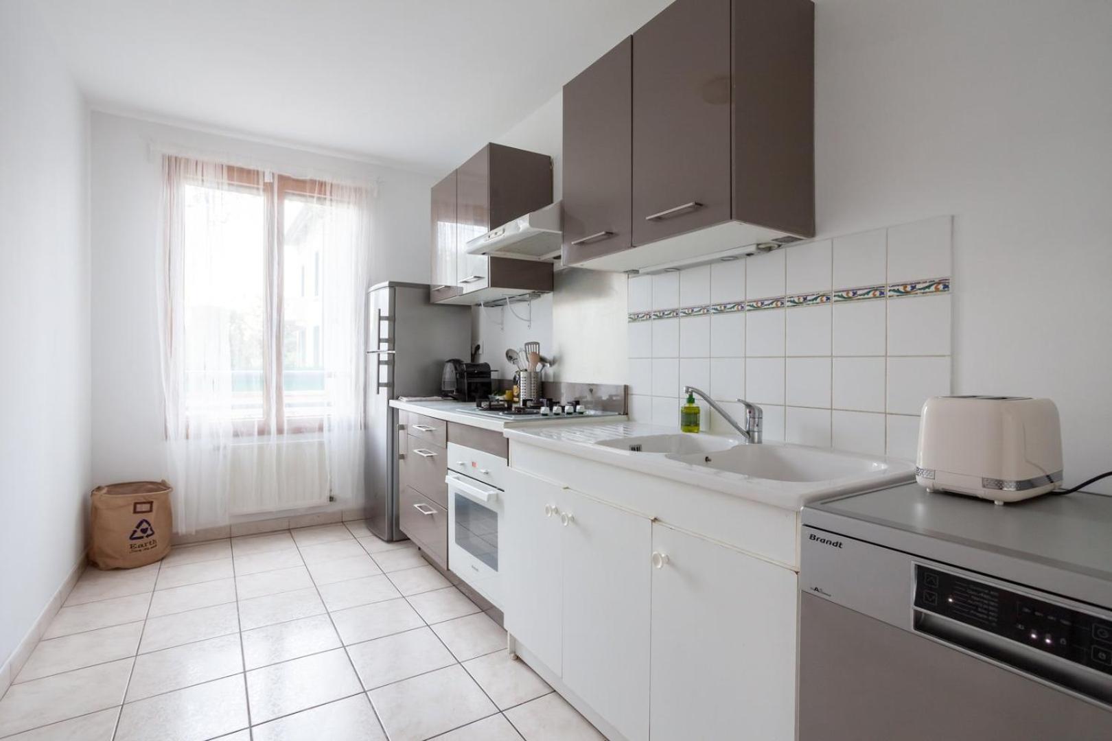דירות ליון Spacious 1Br | Near City Center & Baby-Friendly! מראה חיצוני תמונה
